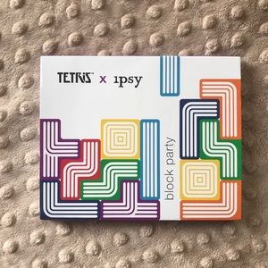 TETRIS x IPSY “BLOCK PARTY” EYESHADOW PALETTE